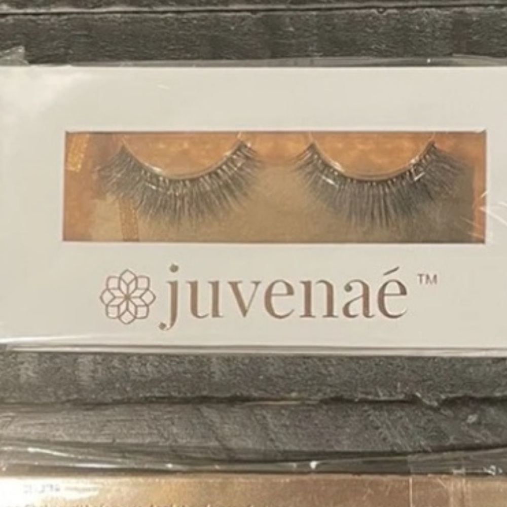 COPY - Three clear glue, three ivy lashes, and three Lilly lashes or other